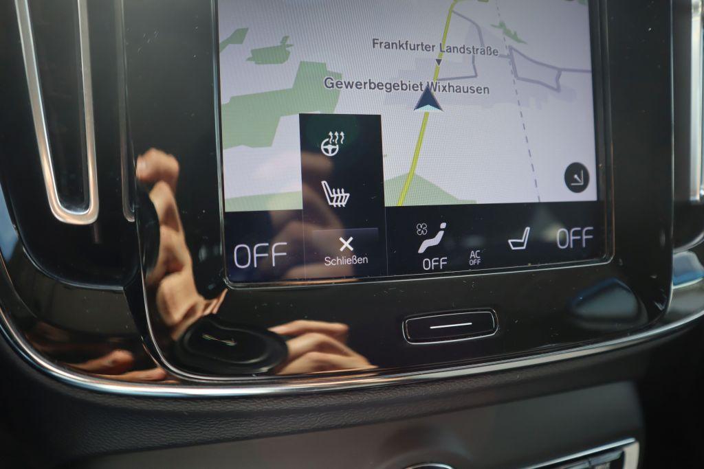 Volvo XC40 T3 Momentum Pro|NAVIGATION|R-CAM|PDC|