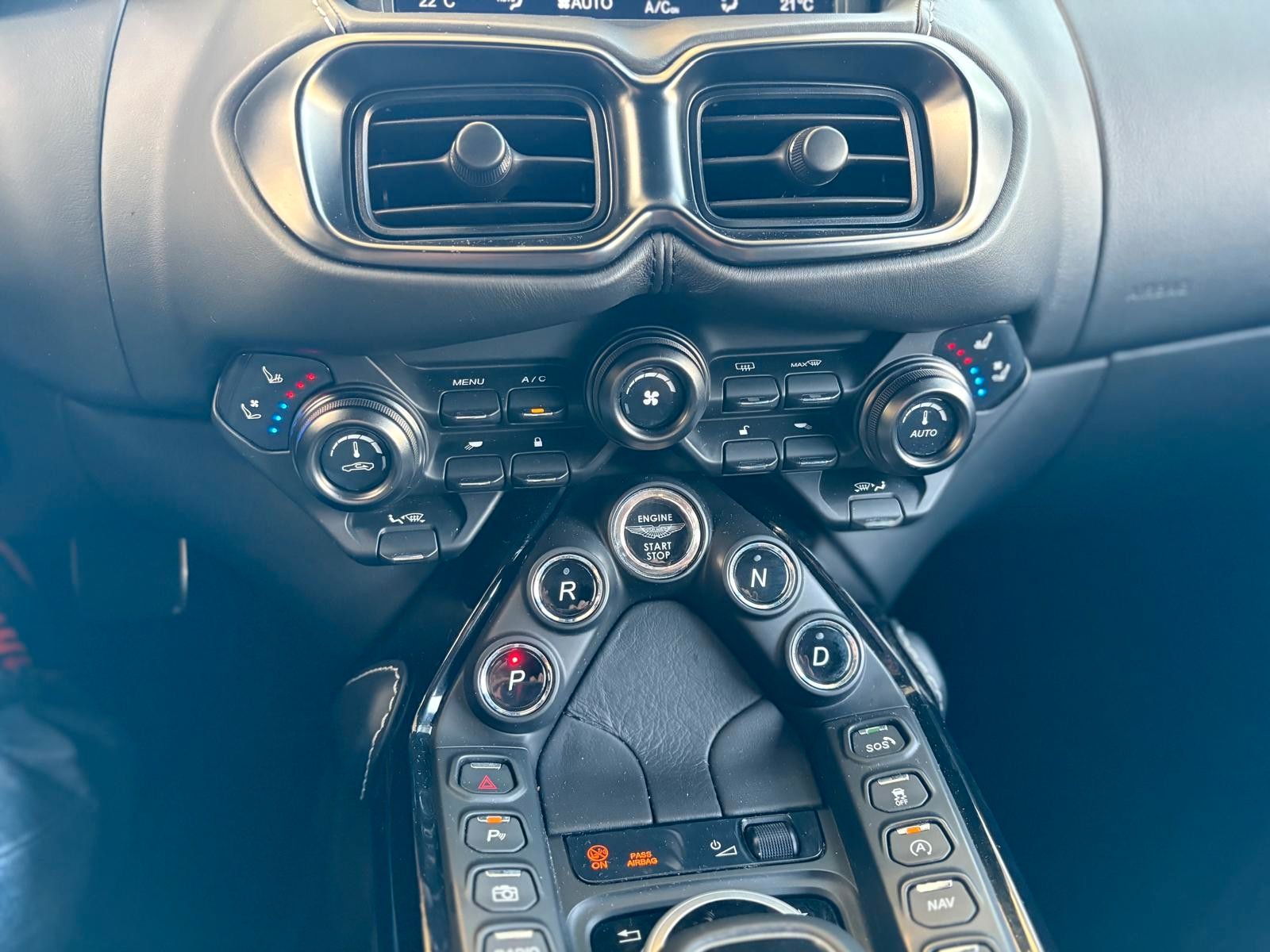 Fahrzeugabbildung Aston Martin V8 Vantage 4.0 V8 voll sehr gepflegt