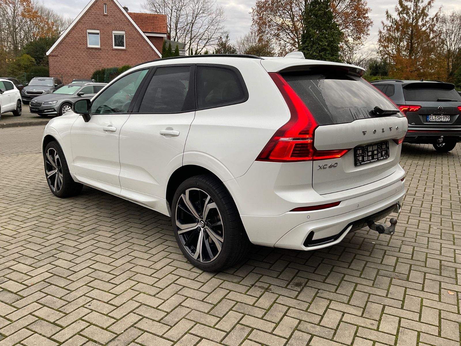 Fahrzeugabbildung Volvo XC 60 XC60 R Design AWD,AHK,Kamera,Pano,LED