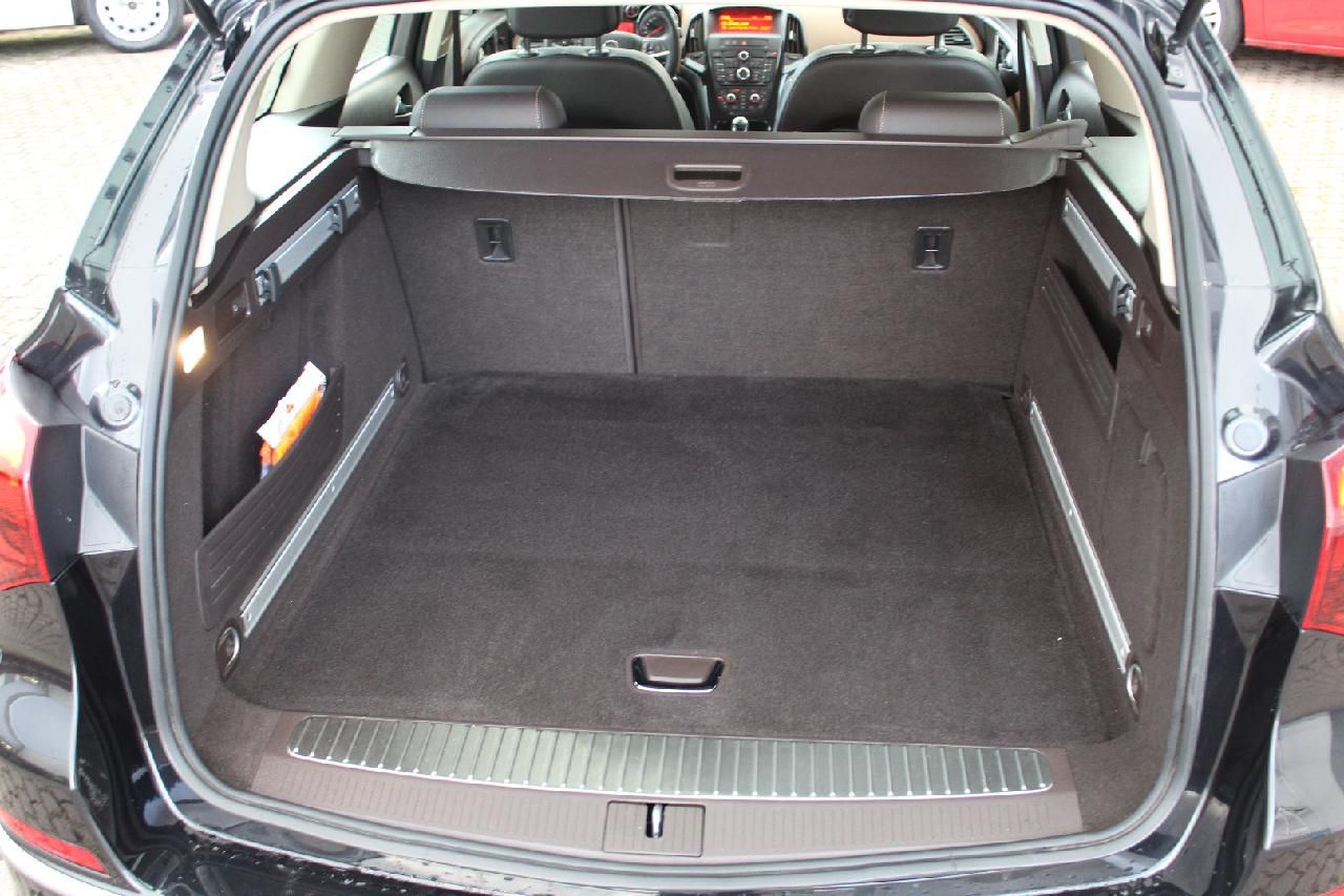 Fahrzeugabbildung Opel Astra J Sports Tourer Innovation