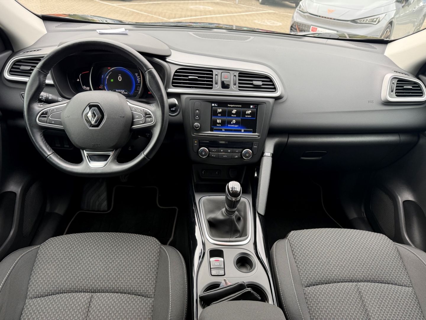Fahrzeugabbildung Renault Kadjar Experience AHK CarPlay Temp klima Keyless
