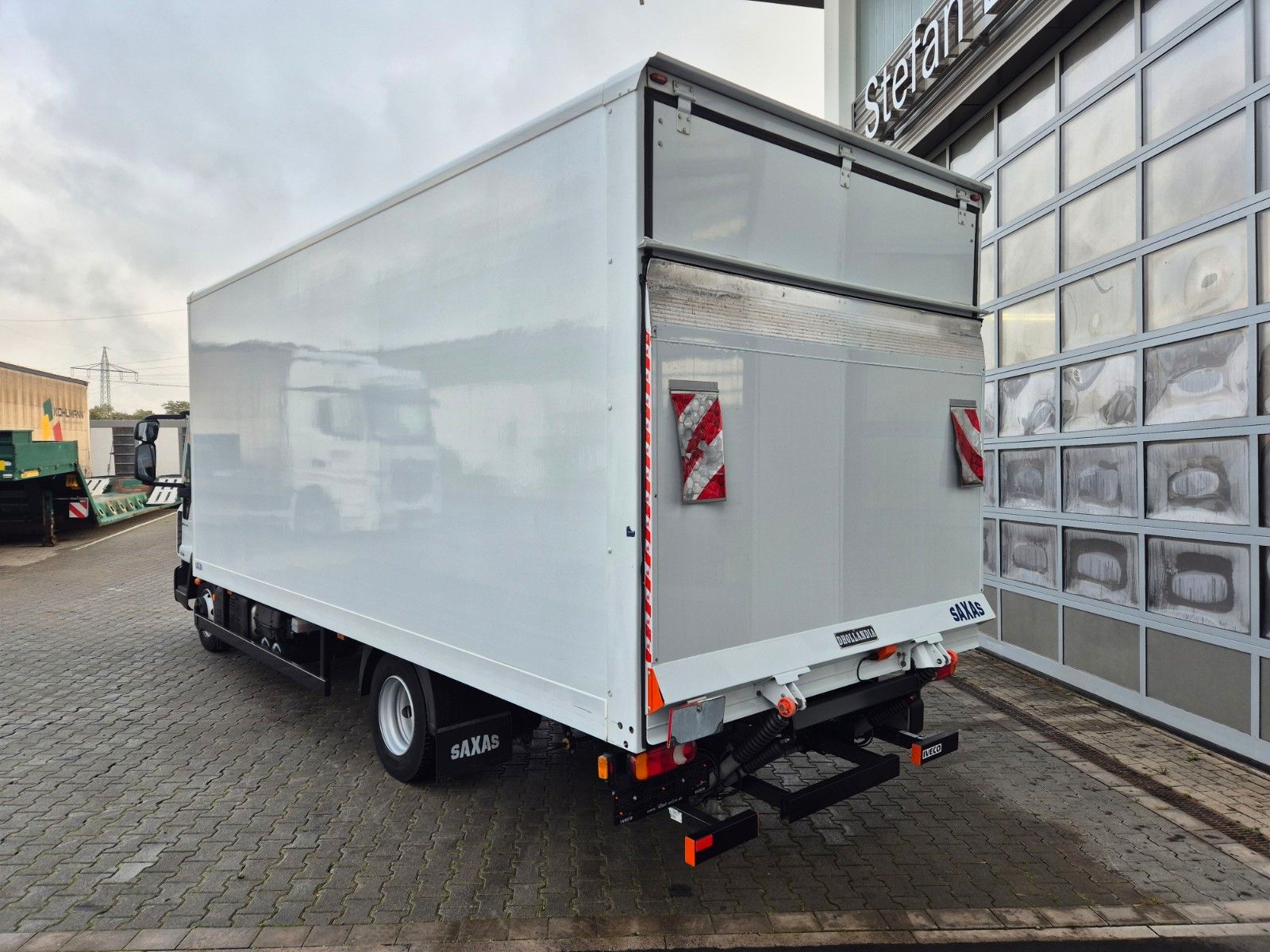 Fahrzeugabbildung Iveco Eurocargo 75-210 Koffer LBW