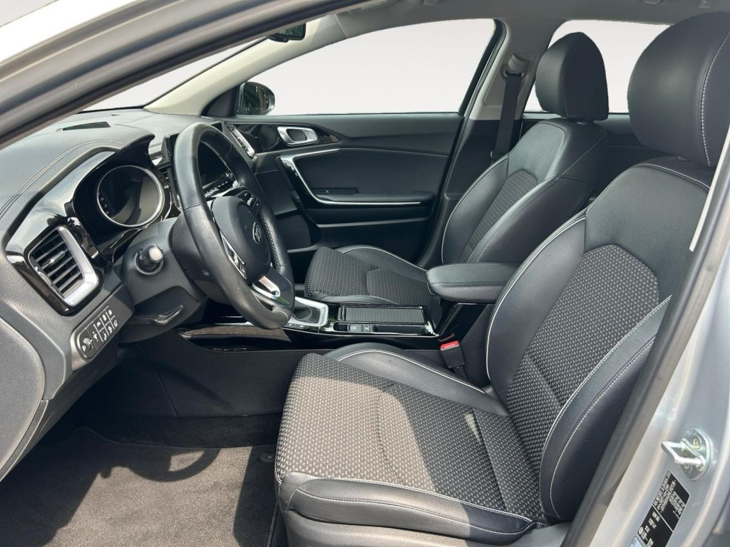 Fahrzeugabbildung Kia Ceed SW 1.6 GDI DCT OPF Plug-in-Hybrid Vision