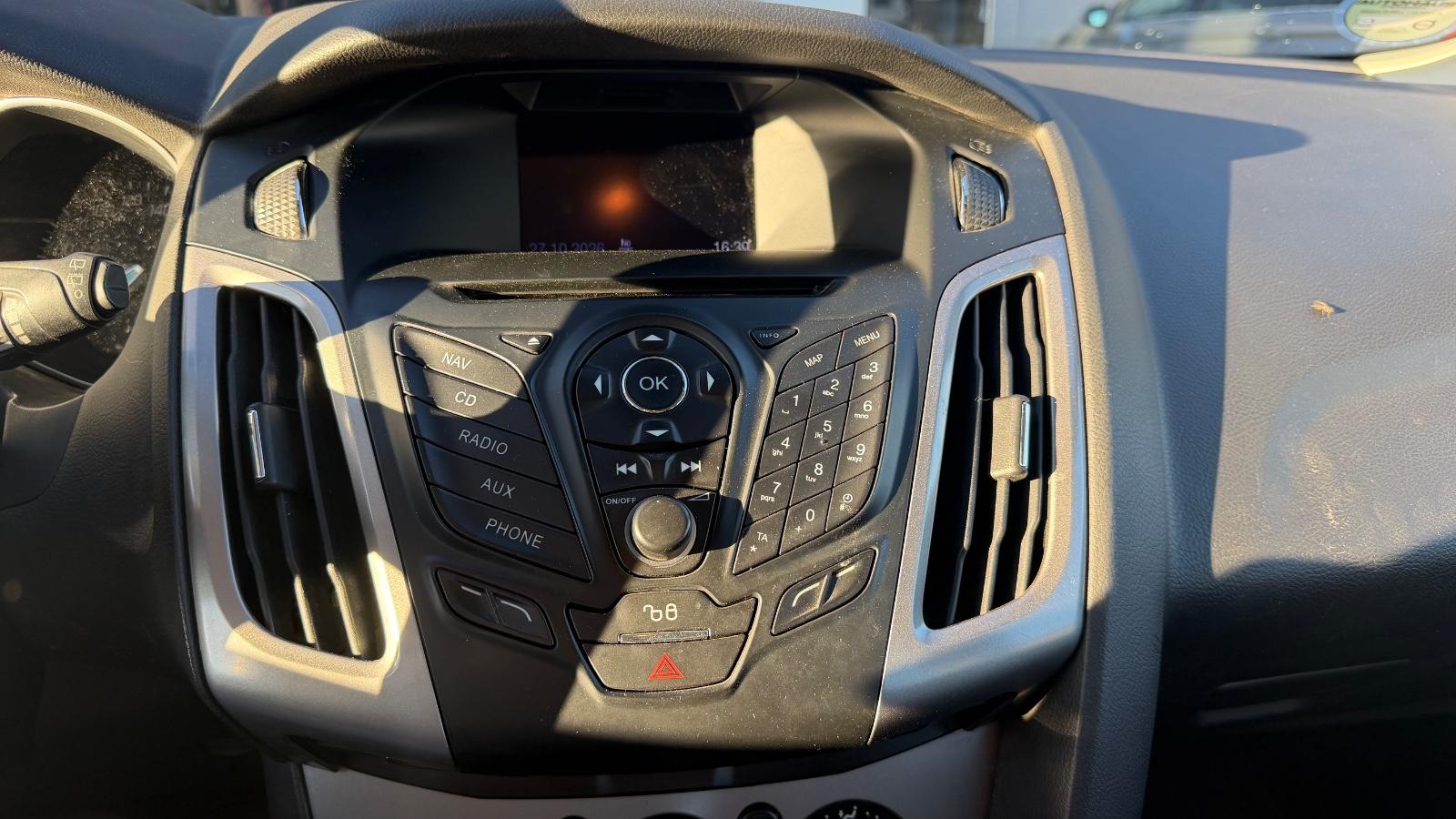 Ford Focus 2013 — photo 33