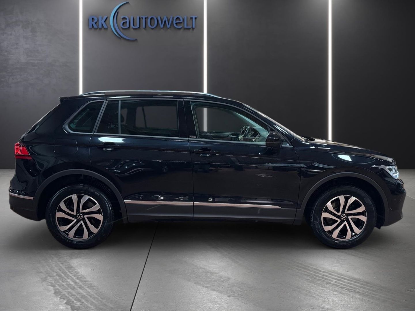 Volkswagen Tiguan Active 1.5 TSI DSG LED Navi Climatronic A foto 3