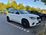 BMW X 5 E 70 M Paket - BMW aus 2011: M7