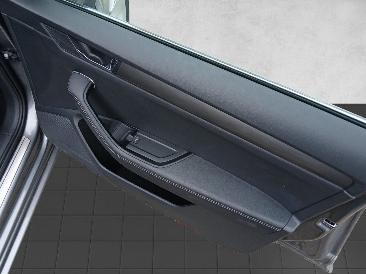 Fahrzeugabbildung SKODA Superb Combi Style iV AHK NAVI Standheizung