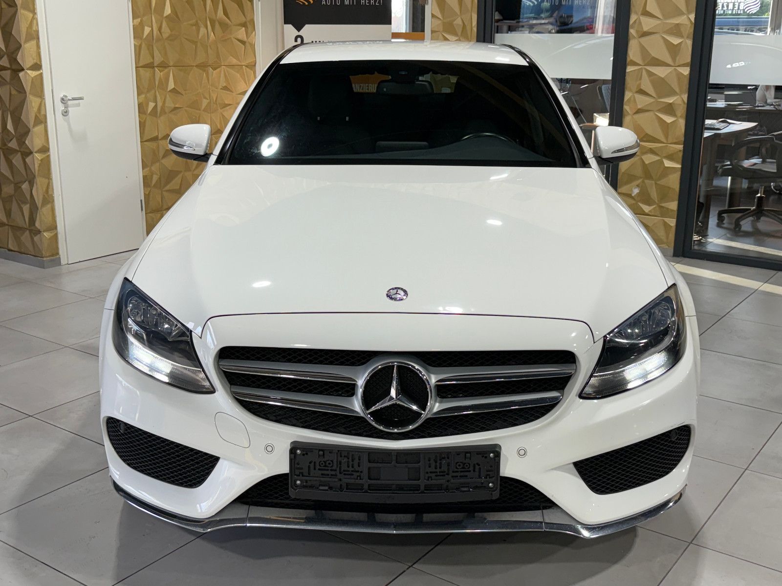 Fahrzeugabbildung Mercedes-Benz C 200 Lim. C 200 CGI/AMG-LINE/PDC/SOUND/SHZ/KLIM