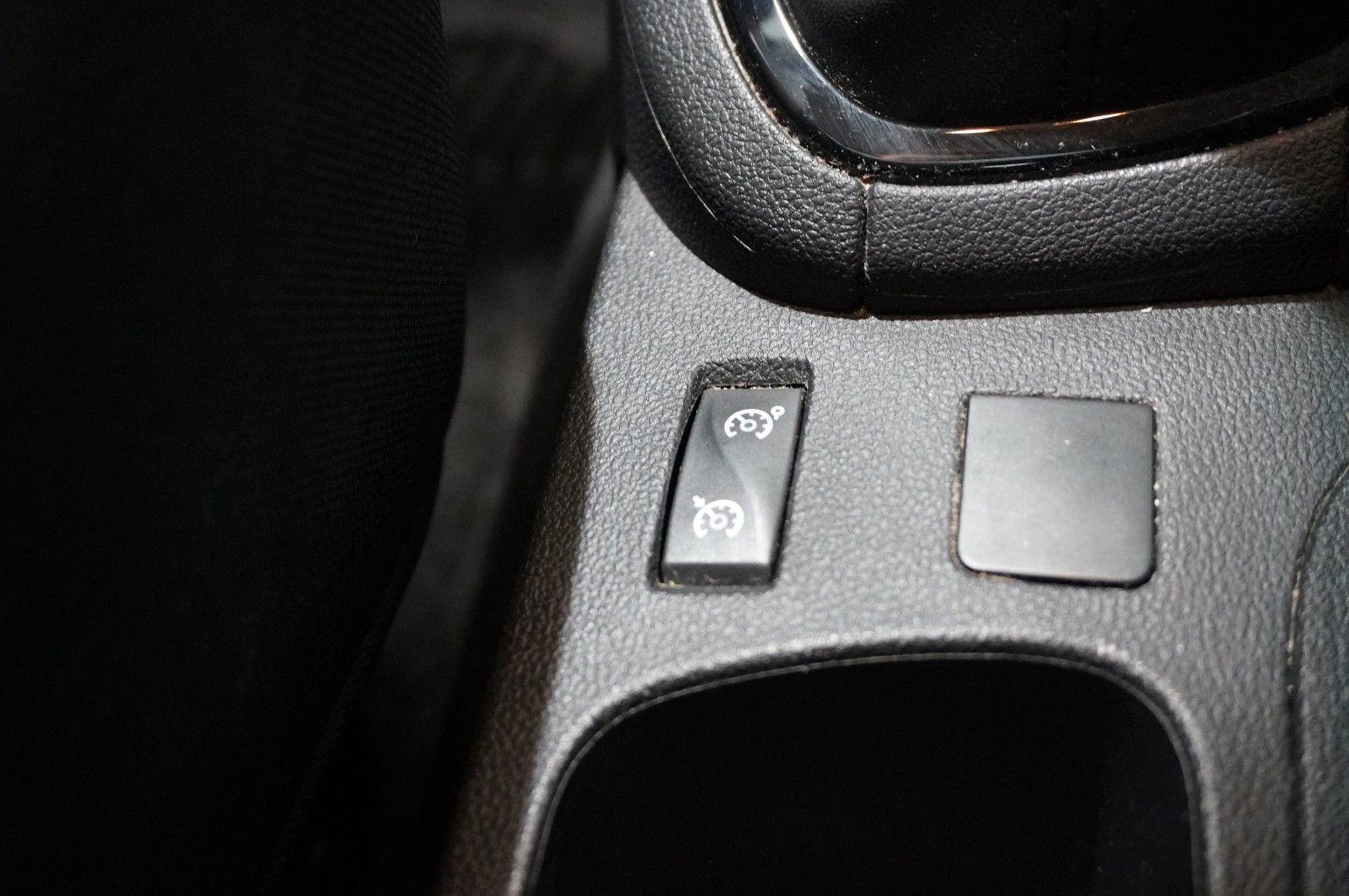 Fahrzeugabbildung Renault Clio IV 0.9 TCE LIM. ENERGY LED/SHZ/PDC/TEMP/DAB
