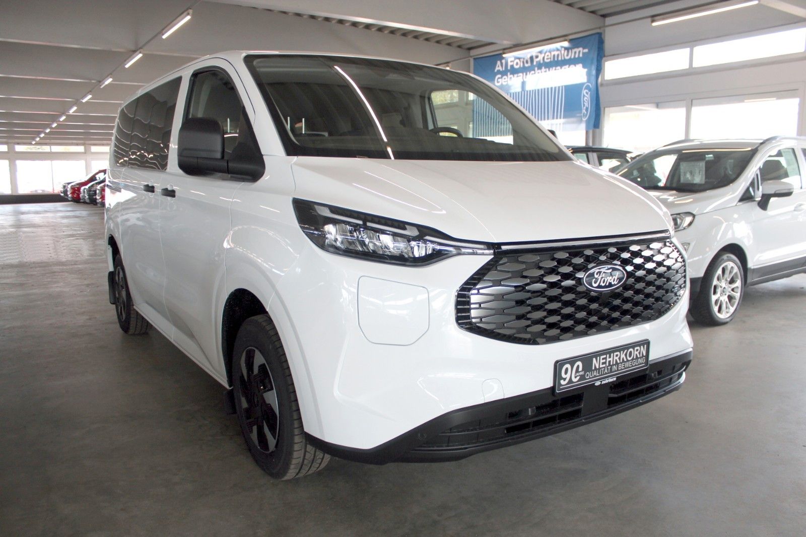 Fahrzeugabbildung Ford E-Transit Custom L1 TREND 9-Sitze AHK NAVI GJR