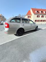 Skoda Octavia Combi 1.6 - Skoda Octavia aus 2012 mit Diesel-Antrieb: Kombi, 1.6