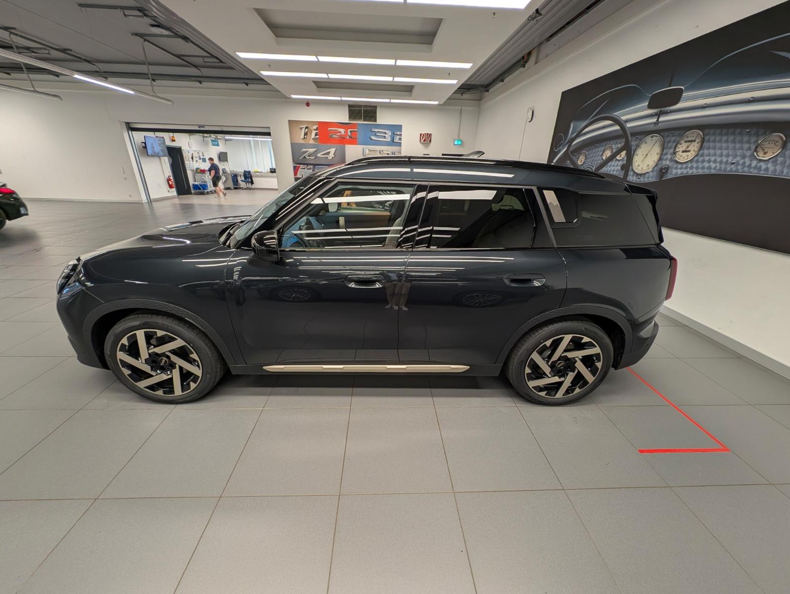 MINI Countryman E Favoured Trim AHK H&K Pano