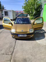 Renault Clio 75 PS 1.Hand Bj. 2000 - Renault Clio aus 2000: 1.2