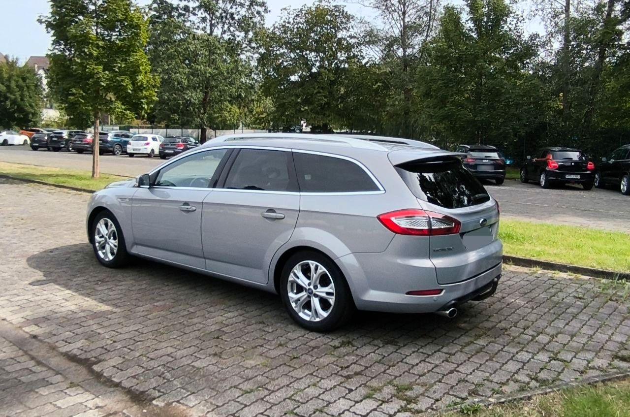Ford Mondeo 2012 — interior