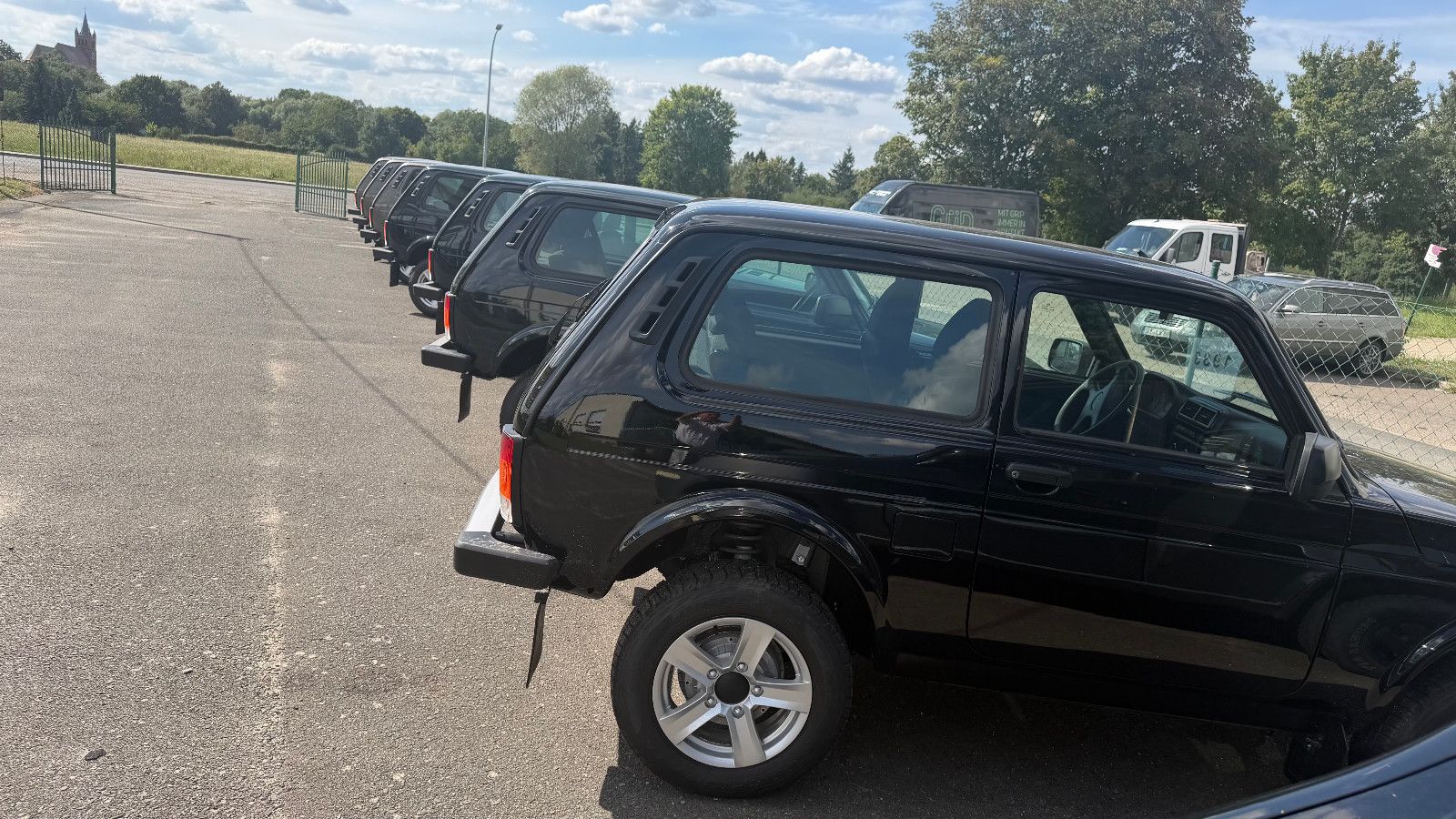 Fahrzeugabbildung Lada Niva LEGEND URBAN "PREMIUM PLUS"!