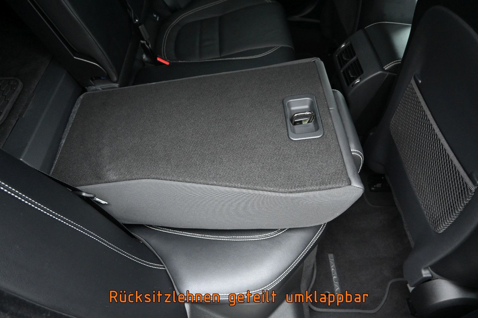 Fahrzeugabbildung Jaguar XE D200 R-DYNAMIC S AWD °HEAD-UP°KEYLESS°TECHNO°