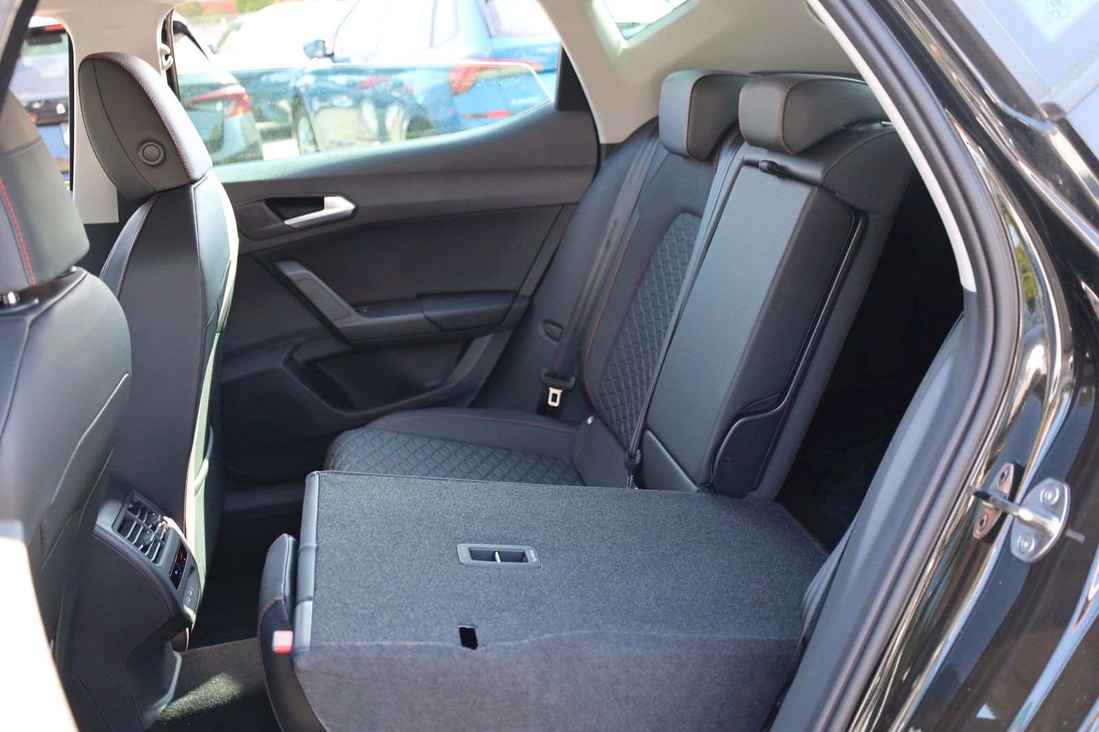 Fahrzeugabbildung SEAT Leon FR 1,5 TSI *LED*SHZ*PDC