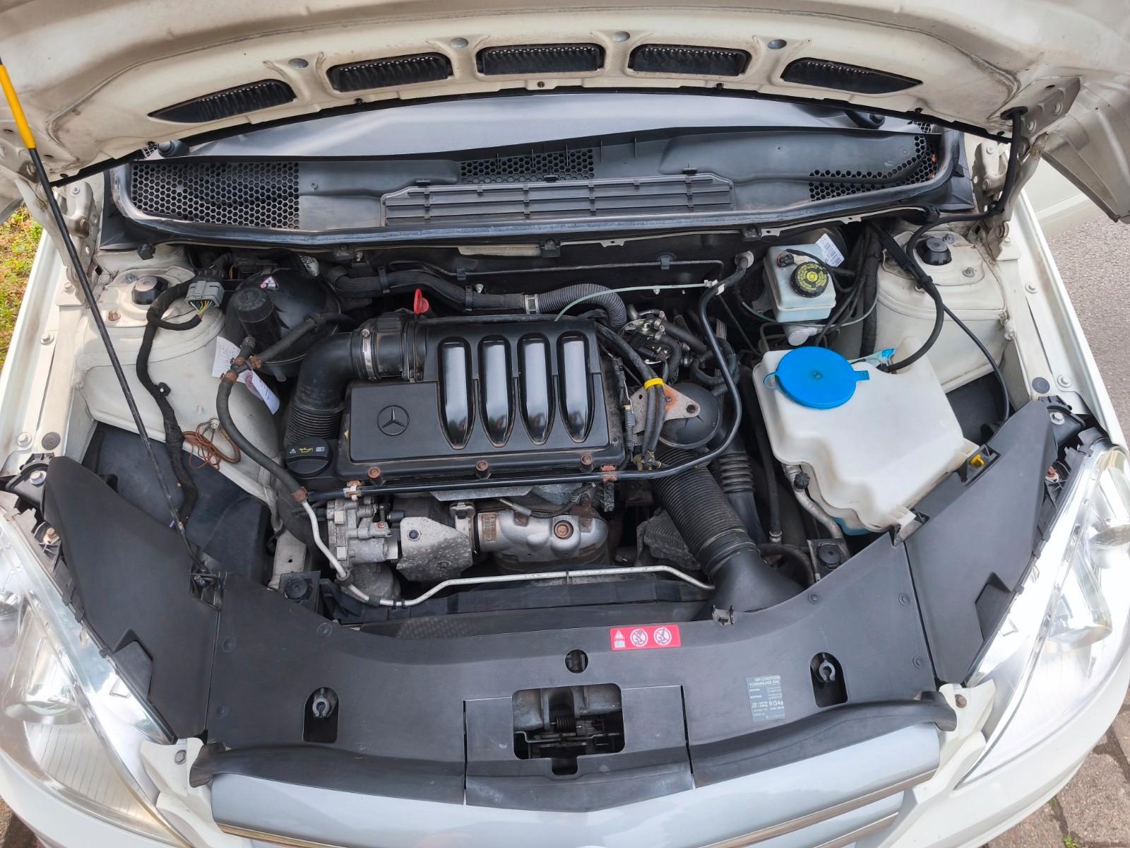 Mercedes-Benz B180 2011 — photo 14