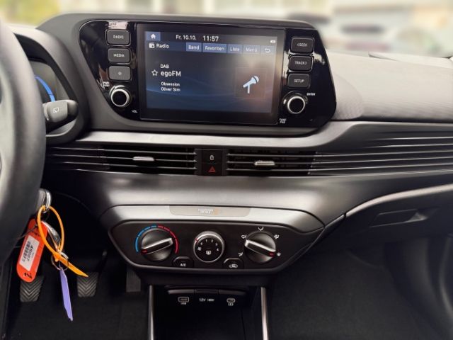 Fahrzeugabbildung Hyundai i20 Essential 1.0 T-GDI +CARPLAY+TEMPOMAT+SHZ+RF