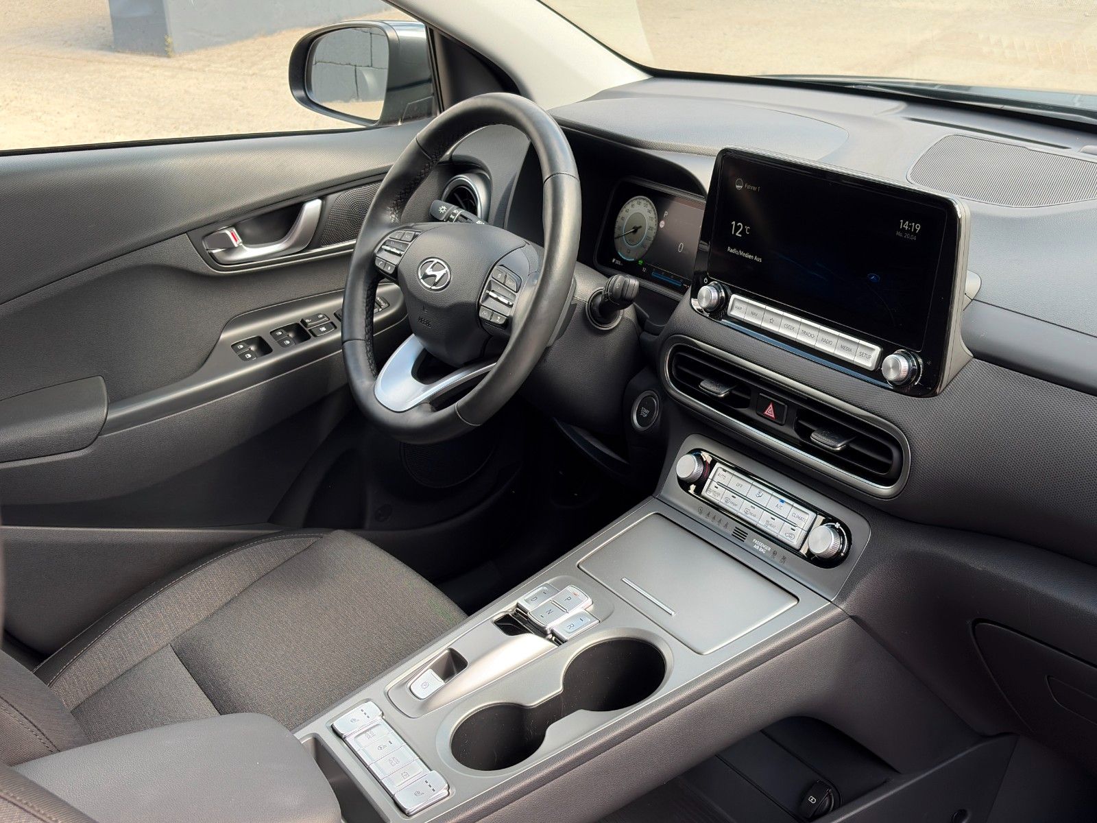 Fahrzeugabbildung Hyundai KONA E Trend NAV LHZ LKA LFA ACC KRELL CarPlay