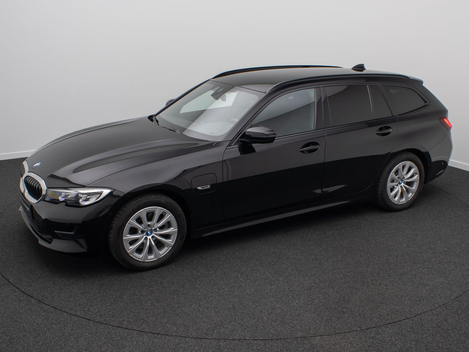 Fahrzeugabbildung BMW 320e Kamera HiFi DAB Alarm AHK Geschwindigkeitsr