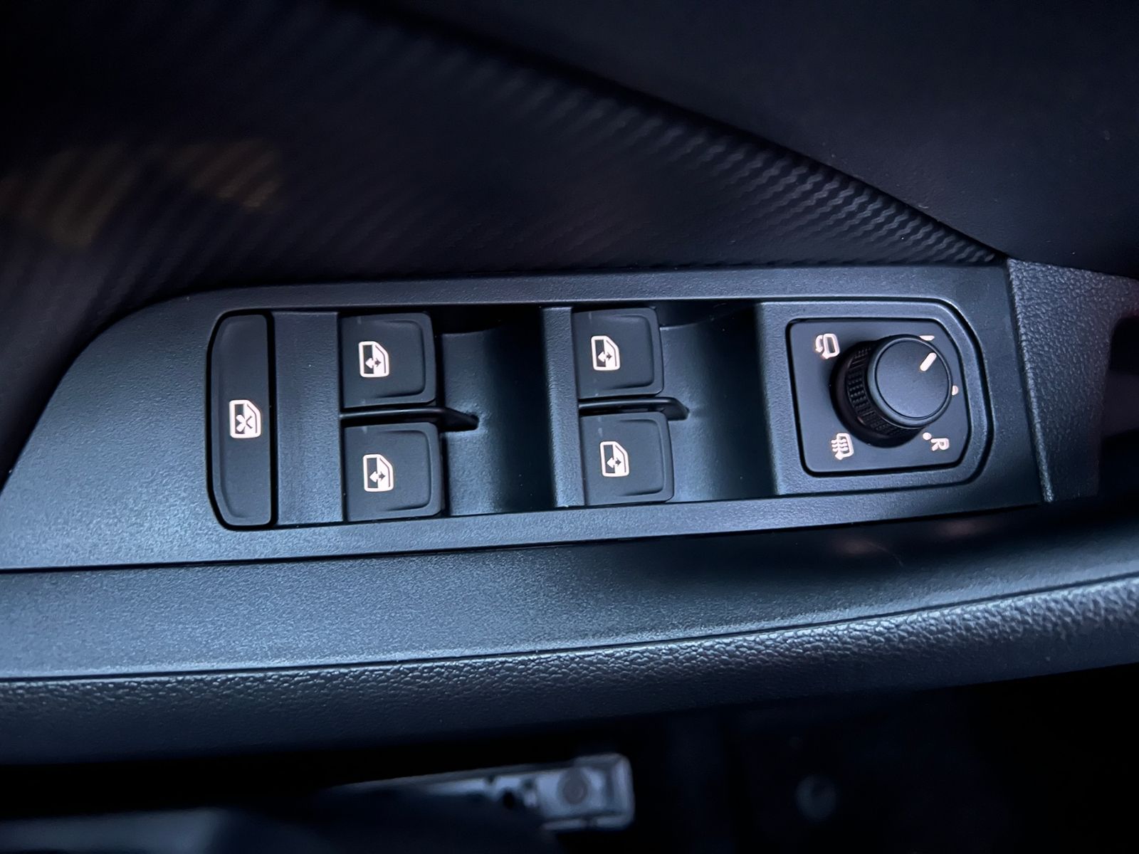 Fahrzeugabbildung SKODA Kamiq Monte Carlo 1.0 TSI DSG *Garantie, LED, AH