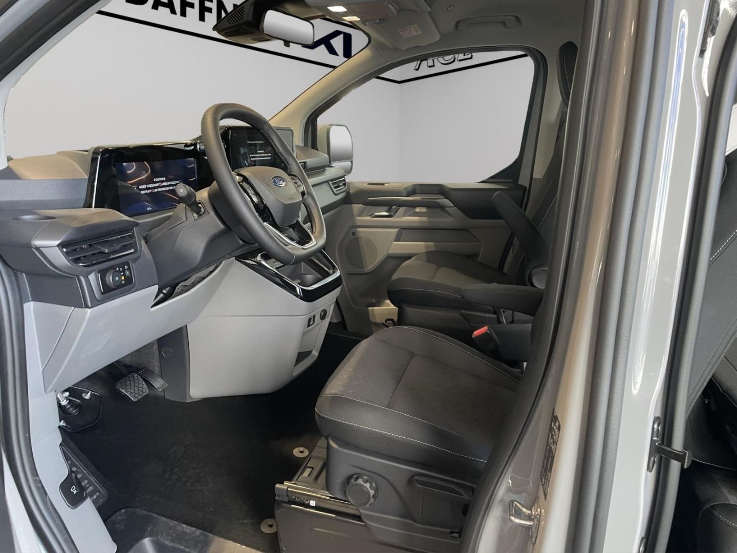 Fahrzeugabbildung Ford Tourneo Custom Bus 320 L1 Titanium FWD Titanium