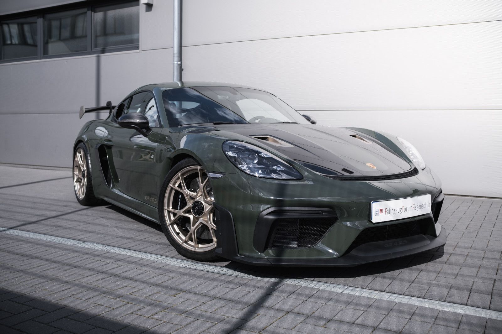Fahrzeugabbildung Porsche 718 GT4 RS-PTS-Sonderwunsch-Weissach-Lift