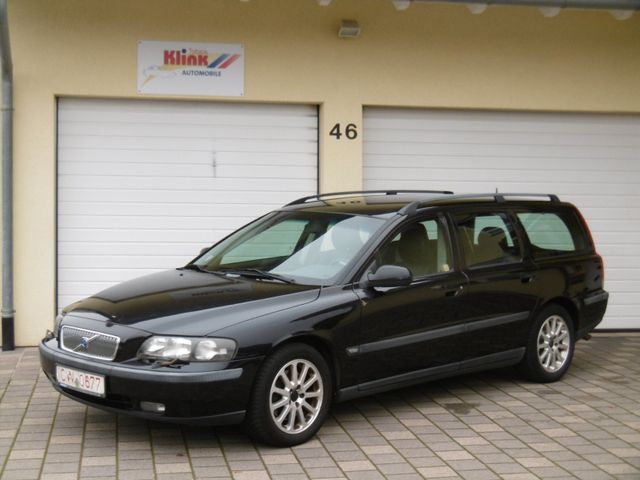 Volvo V70 2.4D Kombi mit AHK+Leder+Sitzheizung