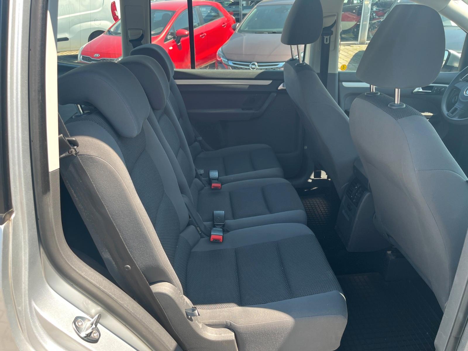 Volkswagen Touran 2011 — photo 12