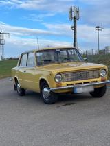 Lada WAS 2101 - Lada 1200 mit Benzin-Antrieb: Limousine