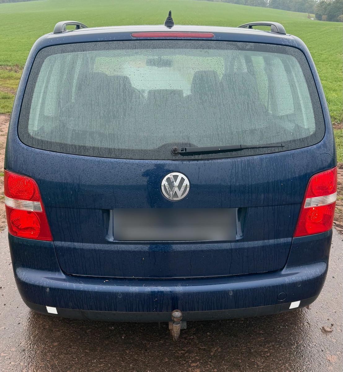 Volkswagen Touran 2006 — rear view