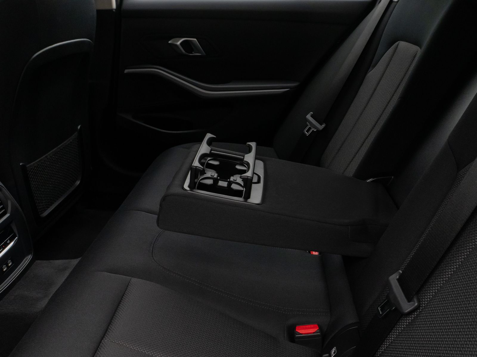 Fahrzeugabbildung BMW 318i DAB CockPit+ PDC Geschwindigkeitsreg LED