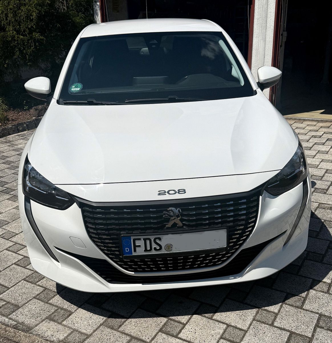 PEUGEOT 208
