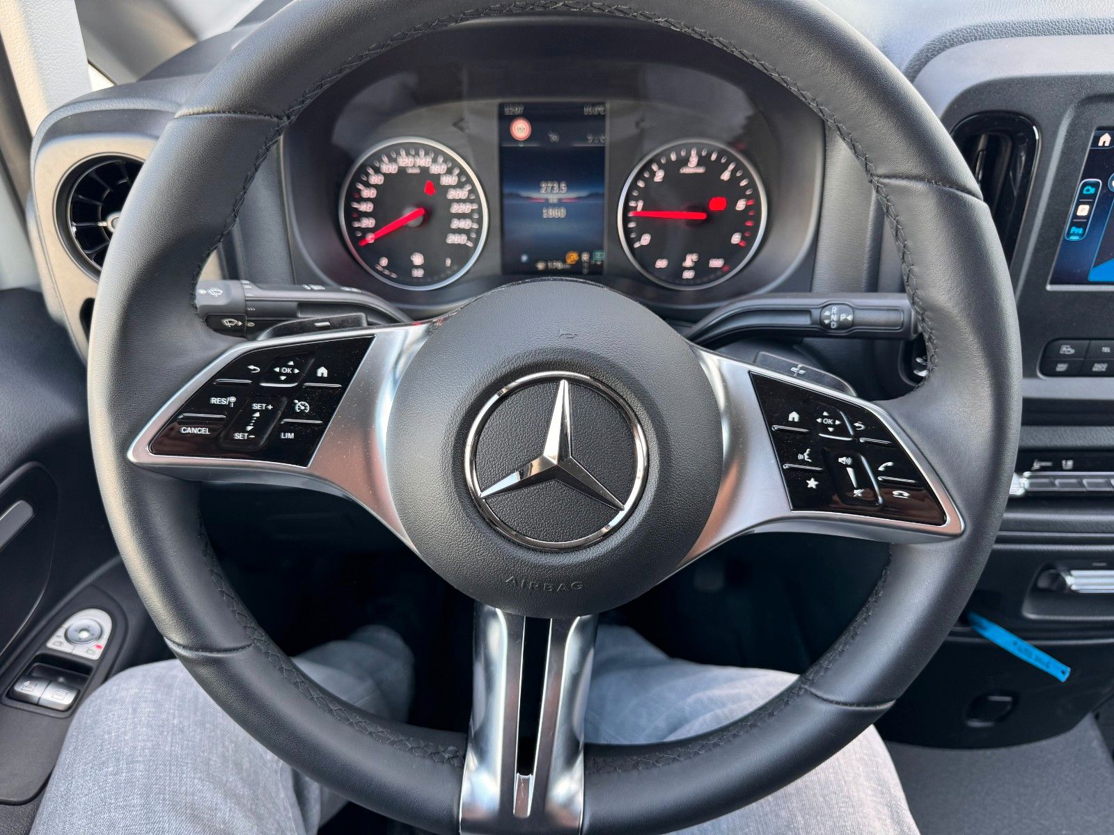 Fahrzeugabbildung Mercedes-Benz Vito 116 CDI 9G Klima AHK Heckklappe