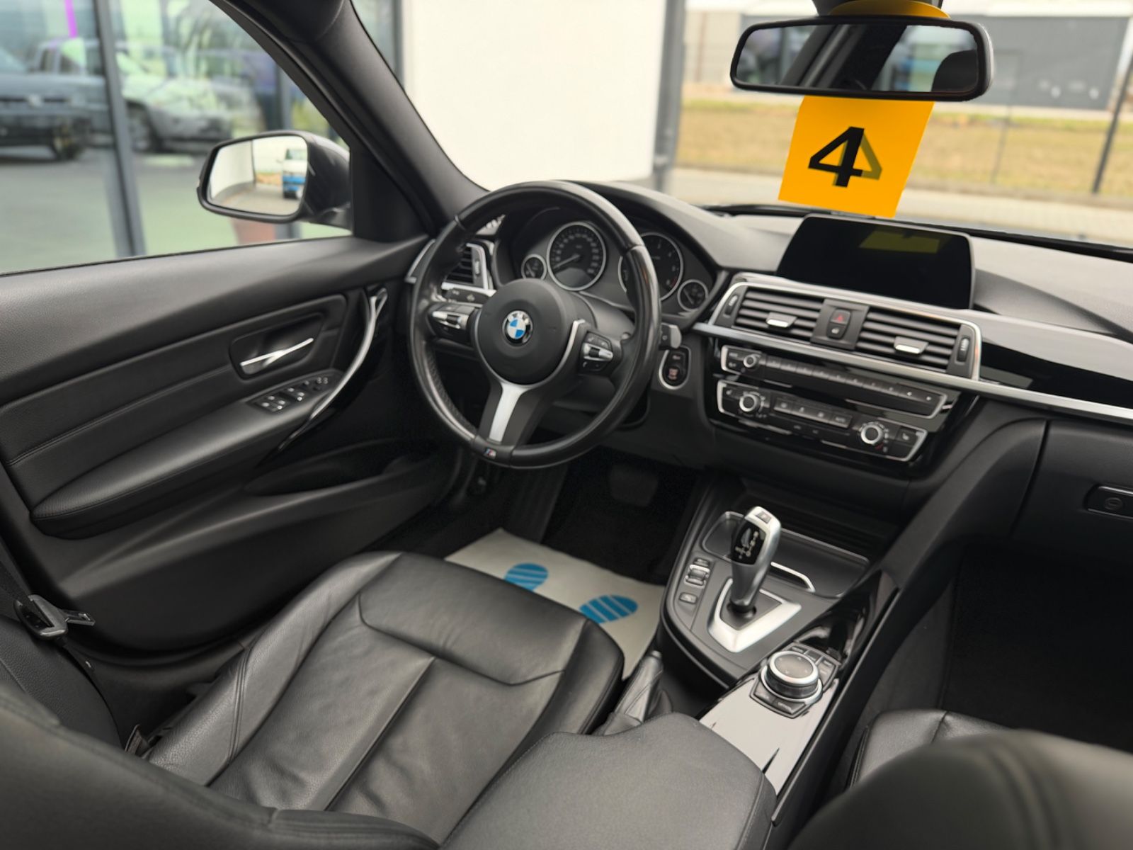 320d Aut. Advantage Pano Leder Navi HUD