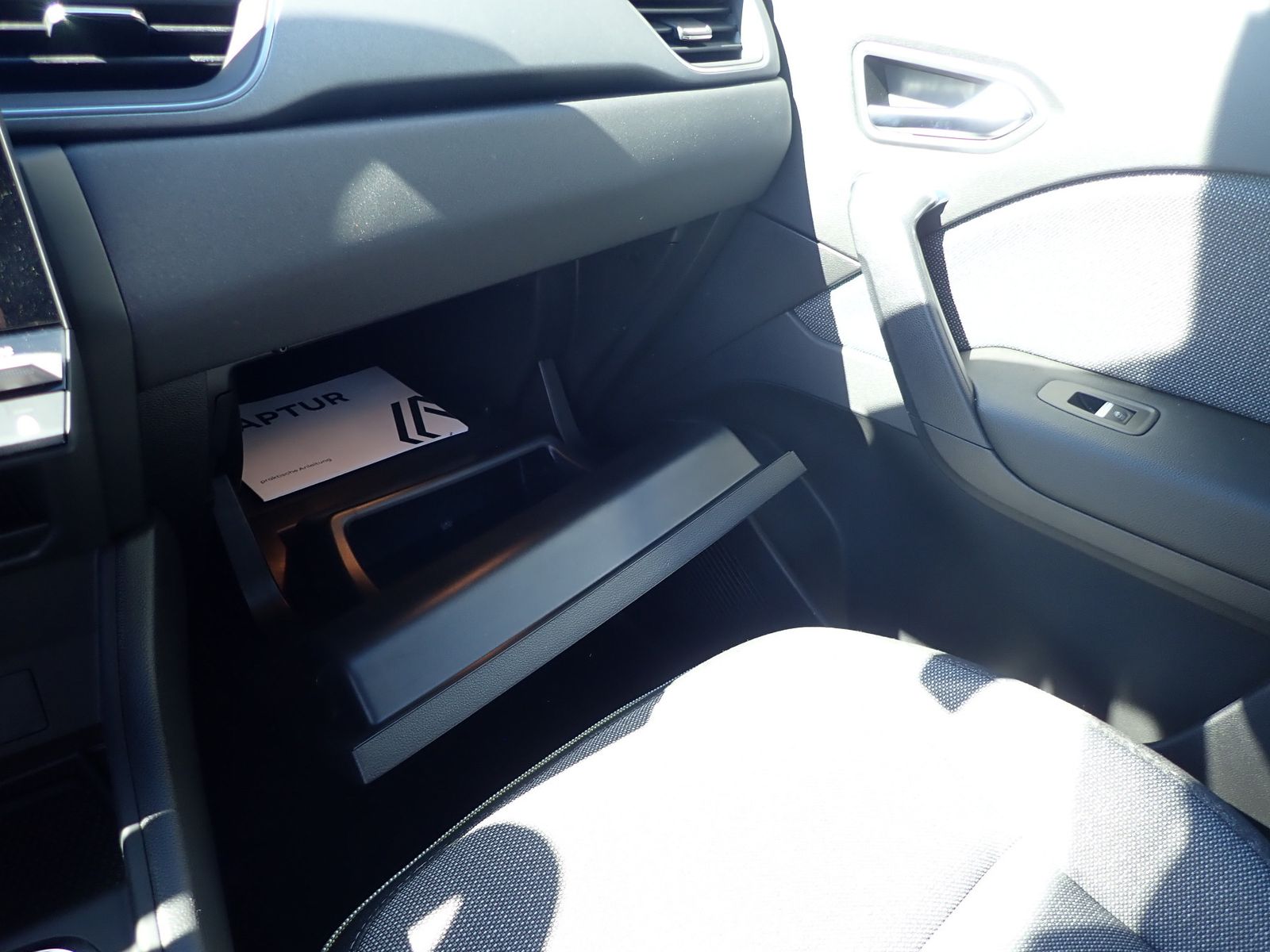 Fahrzeugabbildung Renault Captur Techno Mild Hybrid 140