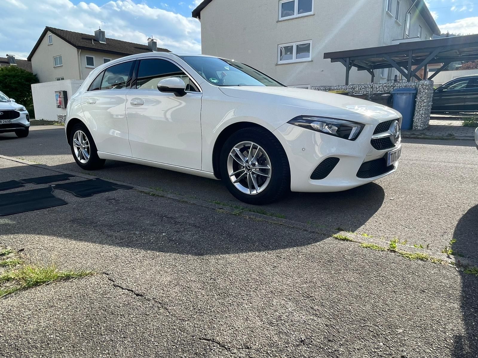 MERCEDES-BENZ A 200 -W177
