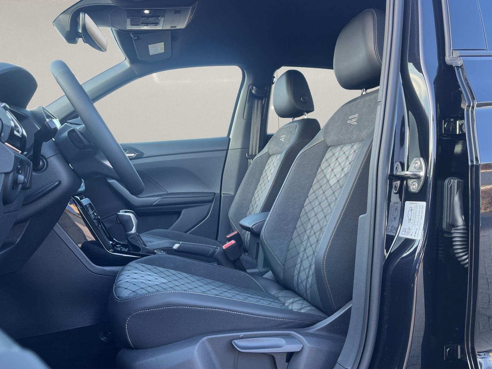 Volkswagen T-Cross - Bild 11