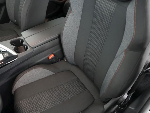 3008 ACTIVE AT+NAVI+SITZHEIZUNG+PARKPILOT HI+LED