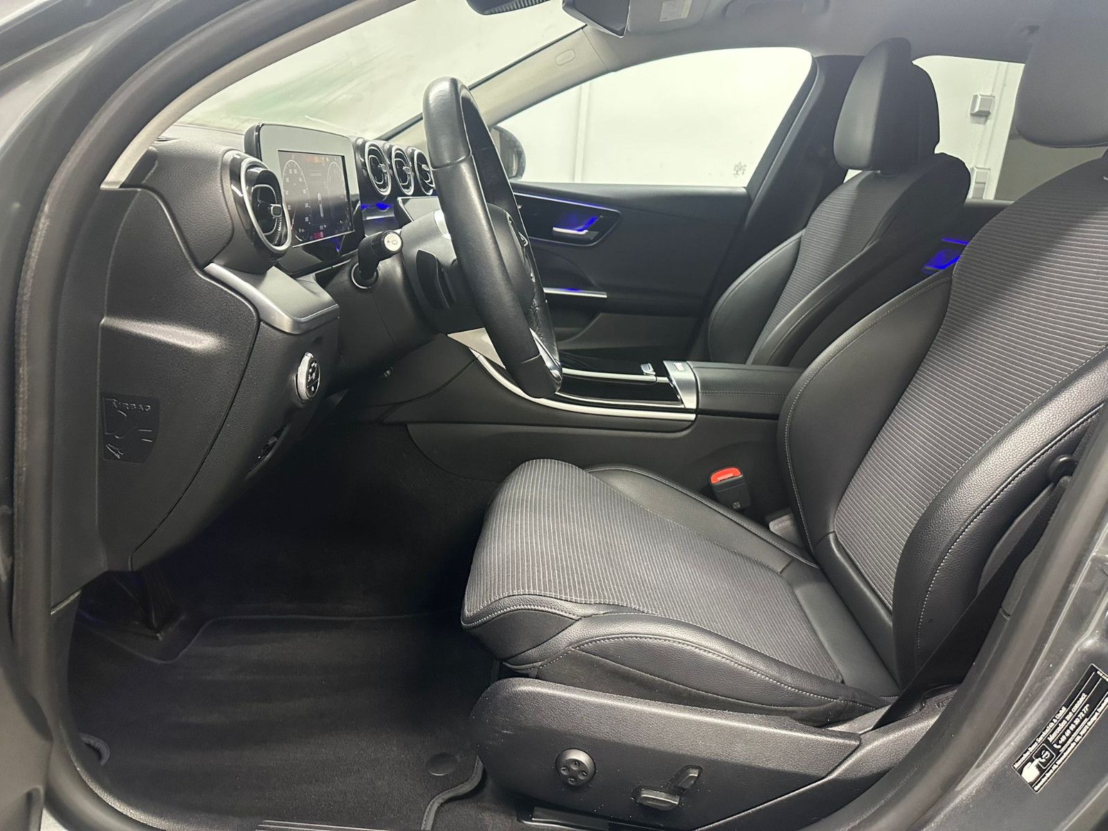 Fahrzeugabbildung Mercedes-Benz C 300 e T Autom.*LED*KAMERA*DISTRO*AMBILIGHT