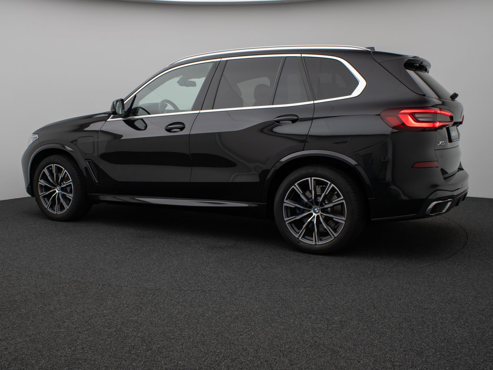 Fahrzeugabbildung BMW X5 xD45e M Sport Panorama Laser Kamera DAB H/K