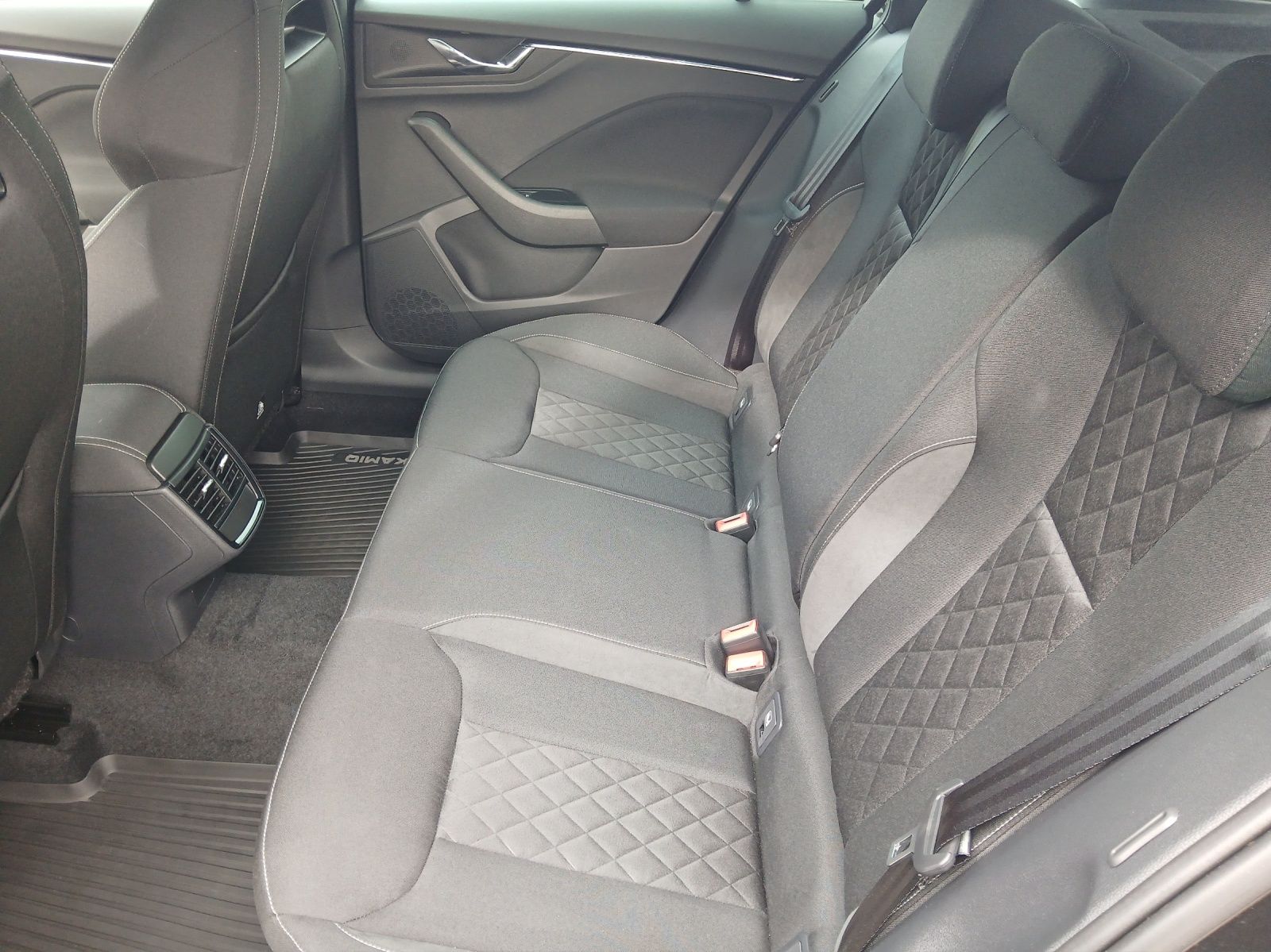 Fahrzeugabbildung SKODA Kamiq TSI Style LED ACC RFK SH