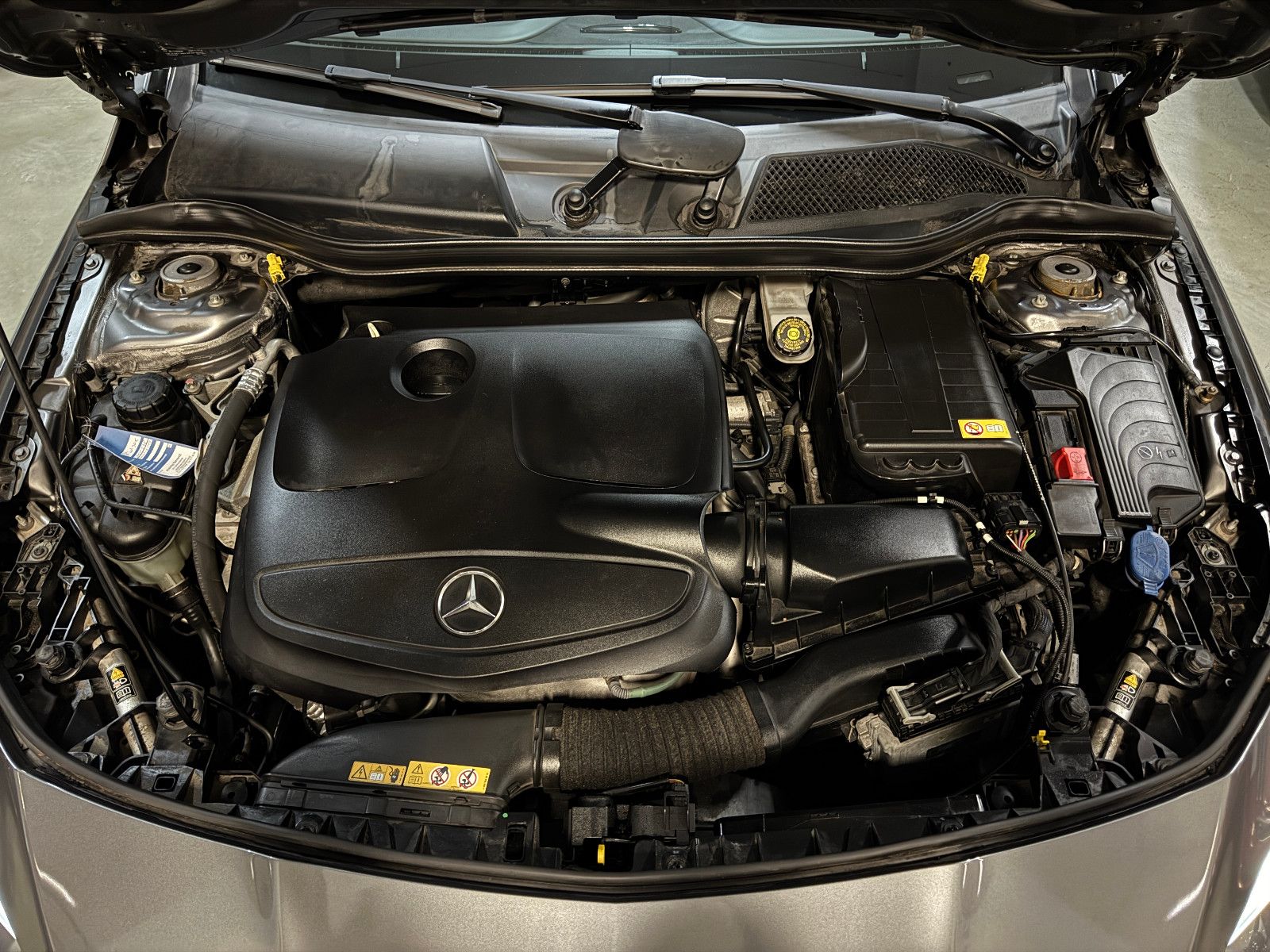 Fahrzeugabbildung Mercedes-Benz CLA 180 Coupe SPORTPAKET URBAN NIGHT NAVI KAMERA