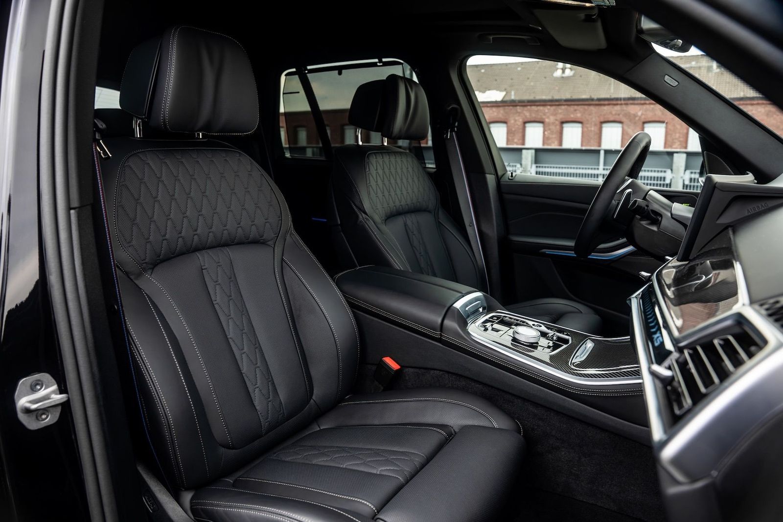 Fahrzeugabbildung BMW X5 40d xD M-SPORT PRO|AHK|MASSAGE|LIFT|CARBON