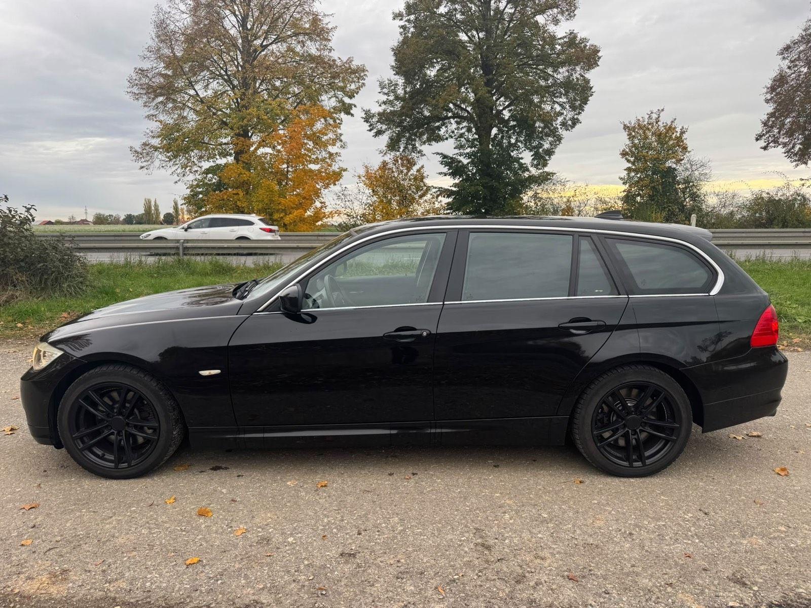 BMW 325 2011 — rear view