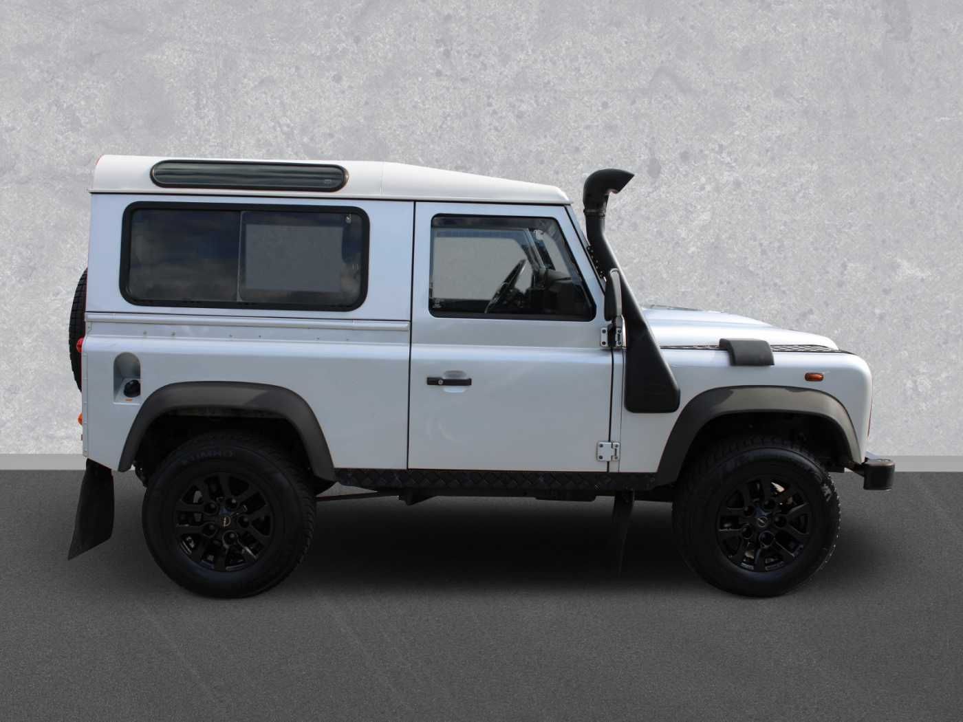 Fahrzeugabbildung Land Rover Defender Station Wagon Diesel  3-Türer 90 TD4 S