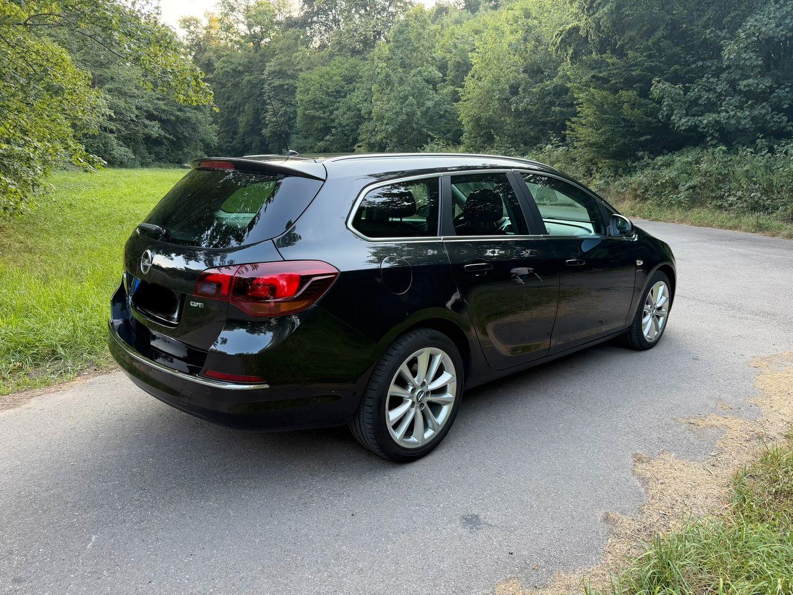 Opel Astra 2013 — photo 6