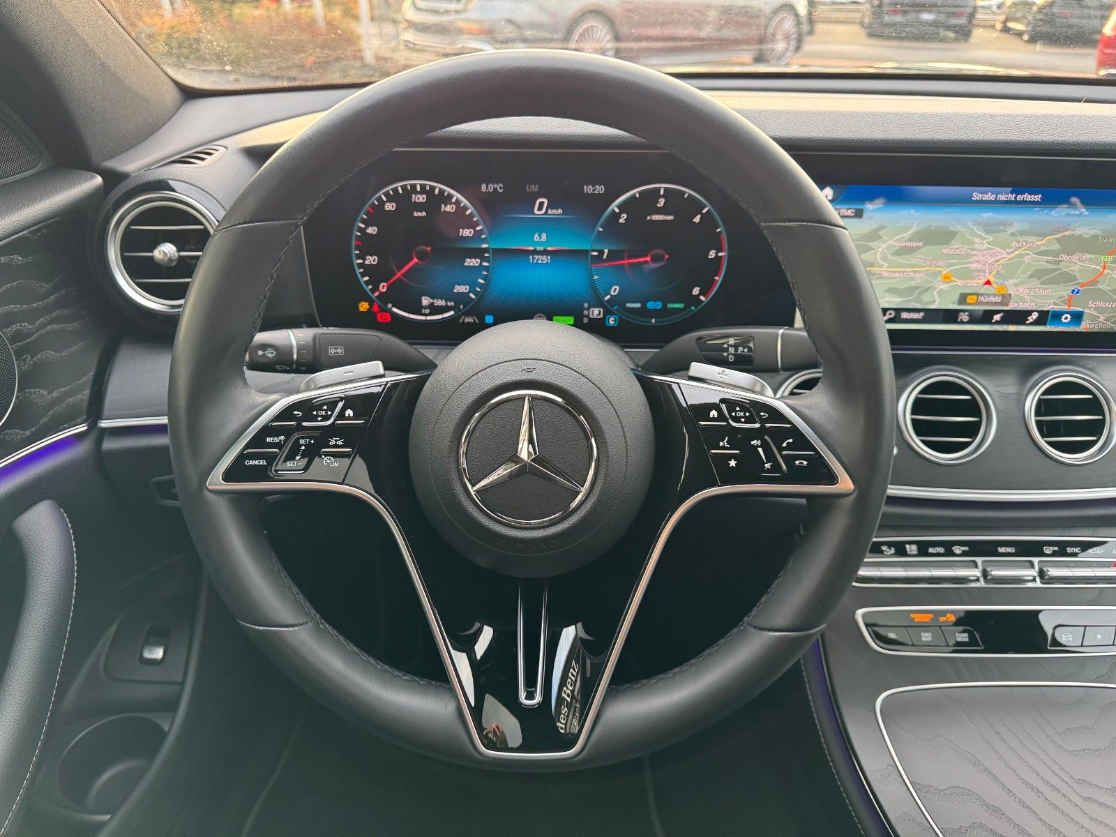 Fahrzeugabbildung Mercedes-Benz E 220d Avantgarde+Distr+Pano+AHK+MultiB+Ambiente