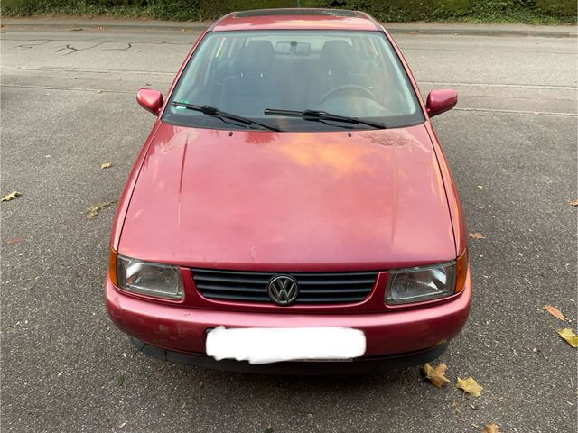 Volkswagen VW POLO 97 hat knapp 2 Jahre TÜV Motor und...